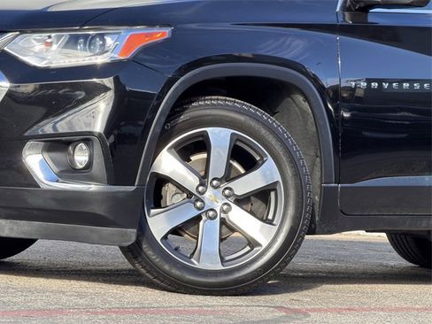 Used 2018 Chevrolet Traverse LT image 8
