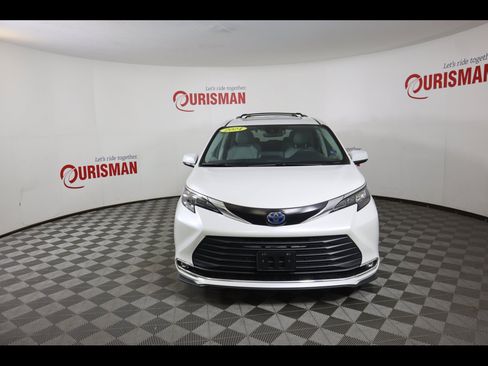 Used 2024 Toyota Sienna XLE w/ XLE Plus Package AWD/4WD image 13