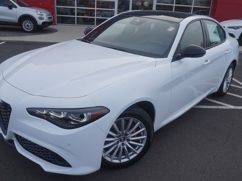 New 2024 Alfa Romeo Giulia Sprint image 31