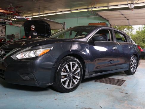 Used 2017 Nissan Altima 2.5 SV image 12
