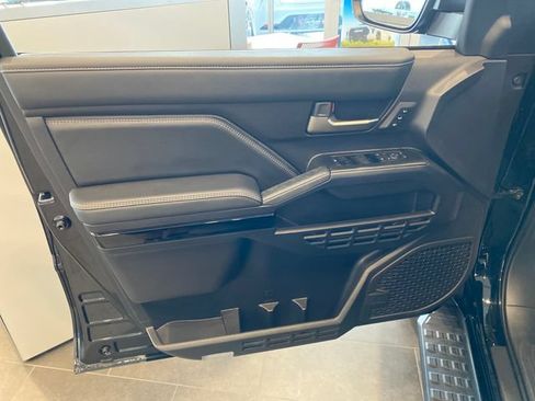 Certified 2025 Toyota 4Runner Limited AWD/4WD image 34