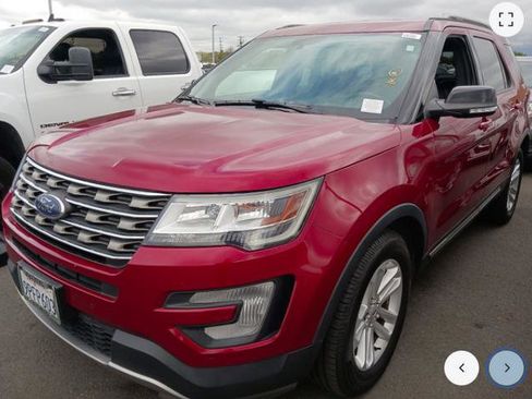 Used 2017 Ford Explorer XLT w/ Equipment Group 202A image 2