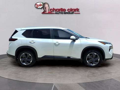 Used 2024 Nissan Rogue SV w/ SV Premium Package FWD image 6