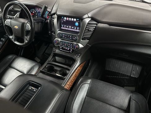 Used 2020 Chevrolet Suburban Premier image 11