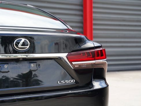 Used 2020 Lexus LS 500 w/ Interior Upgrade Package image 9