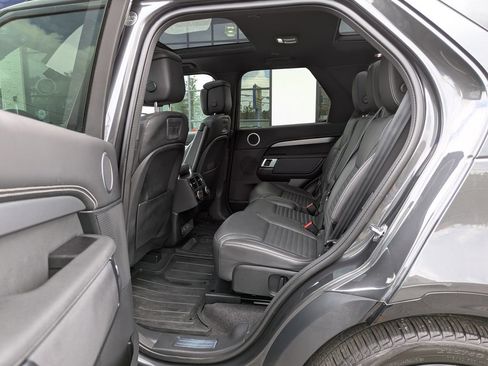 Used 2025 Land Rover Discovery Dynamic SE AWD/4WD image 38