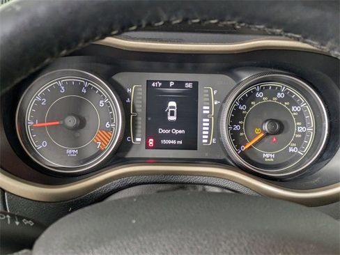 Used 2015 Jeep Cherokee Latitude w/ Cold Weather Group image 16