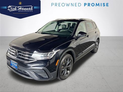 Used 2022 Volkswagen Tiguan SE image 1