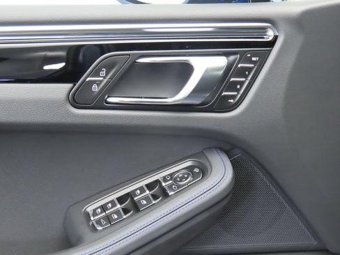 Used 2025 Porsche Macan AWD/4WD image 26