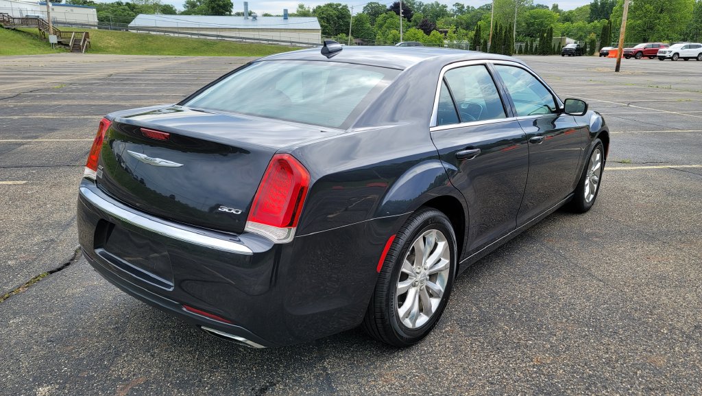 Used 2016 Chrysler 300 Limited w/ Driver Convenience Group AWD/4WD image 12