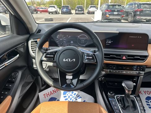 Used 2025 Kia Seltos EX w/ EX Sunroof Package AWD/4WD image 18