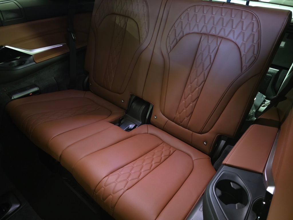 New 2026 BMW ALPINA XB7 AWD/4WD image 15