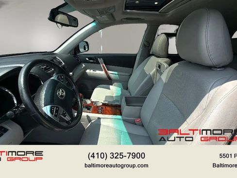 Used 2012 Toyota Highlander Limited w/ Tow Pkg AWD/4WD image 11