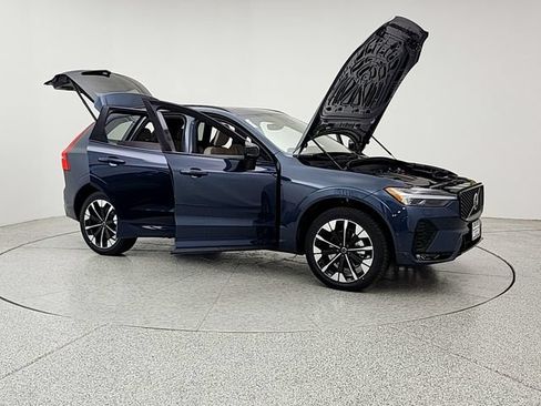 New 2026 Volvo XC60 B5 Plus w/ Climate Package PRO AWD/4WD image 10