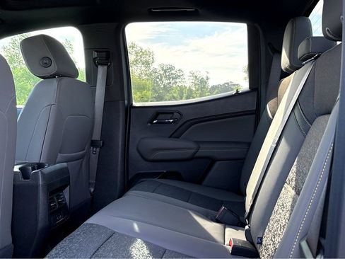 Used 2024 Chevrolet Colorado ZR2 w/ Technology Package AWD/4WD image 17
