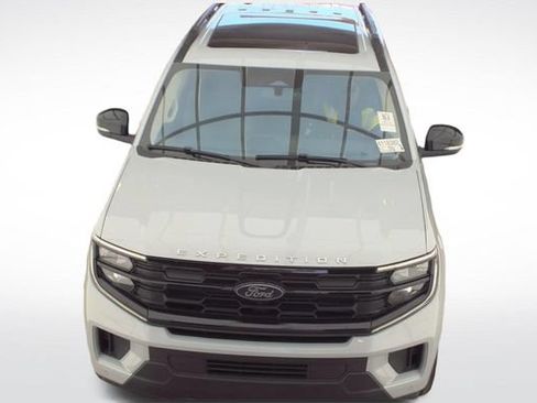 Used 2025 Ford Expedition Active AWD/4WD image 8