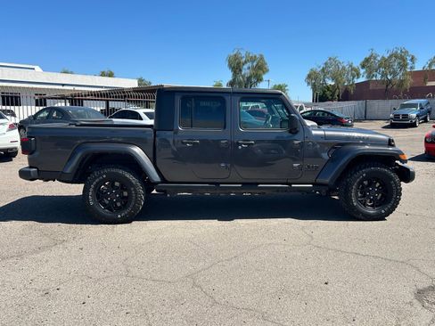 Used 2024 Jeep Gladiator Sport image 4