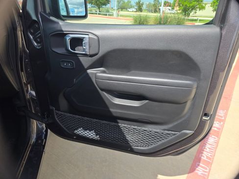 Used 2023 Jeep Wrangler Unlimited Sport AWD/4WD image 25