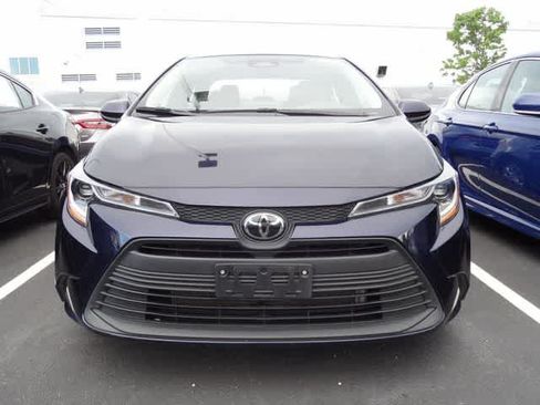 Used 2024 Toyota Corolla LE FWD image 2