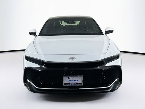 Used 2023 Toyota Crown Limited image 2