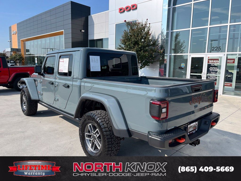Used 2025 Jeep Gladiator Mojave w/ Convenience Group AWD/4WD image 17