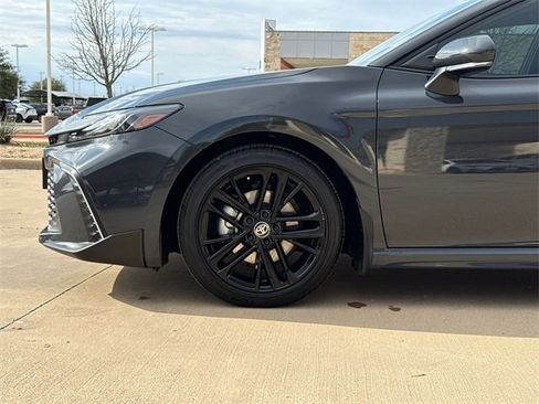 Used 2025 Toyota Camry SE image 5