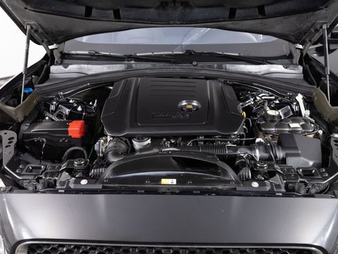 Used 2018 Jaguar F-PACE Premium image 43