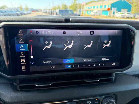 Used 2025 Jeep Wrangler Sport image 19