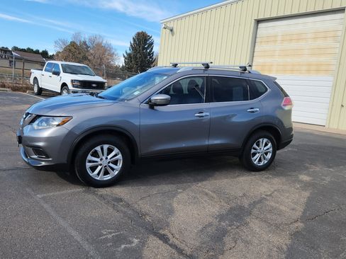 Used 2016 Nissan Rogue SV image 4
