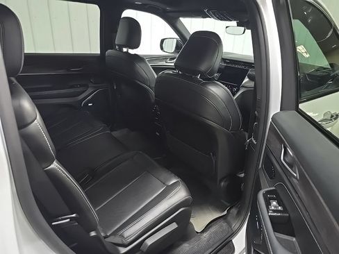 Used 2021 Jeep Grand Cherokee L Overland AWD/4WD image 35