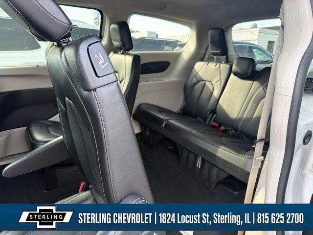 Used 2024 Chrysler Pacifica Touring-L FWD image 32