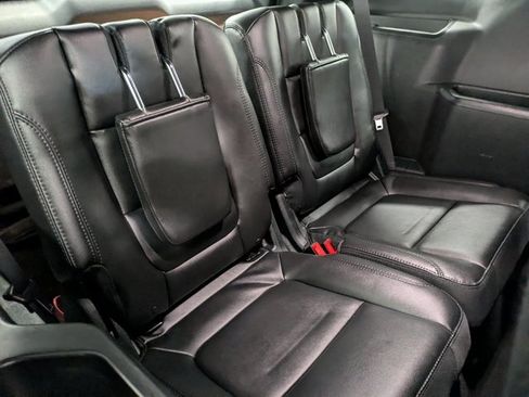 Used 2018 Ford Explorer XLT w/ Equipment Group 202A image 26