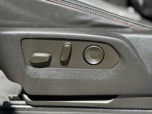 Used 2022 Chevrolet Suburban RST w/ Sport Performance Package image 20