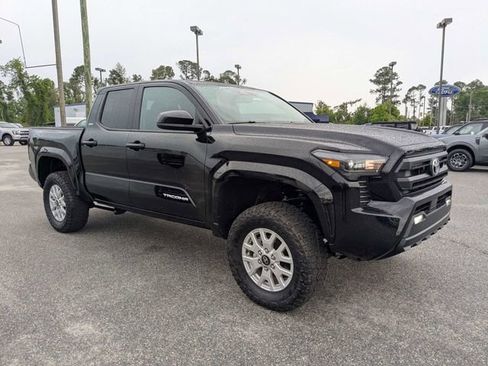 Used 2025 Toyota Tacoma SR5 AWD/4WD image 2