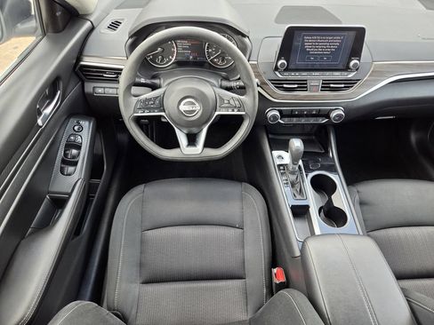 Used 2024 Nissan Altima 2.5 SV FWD image 14