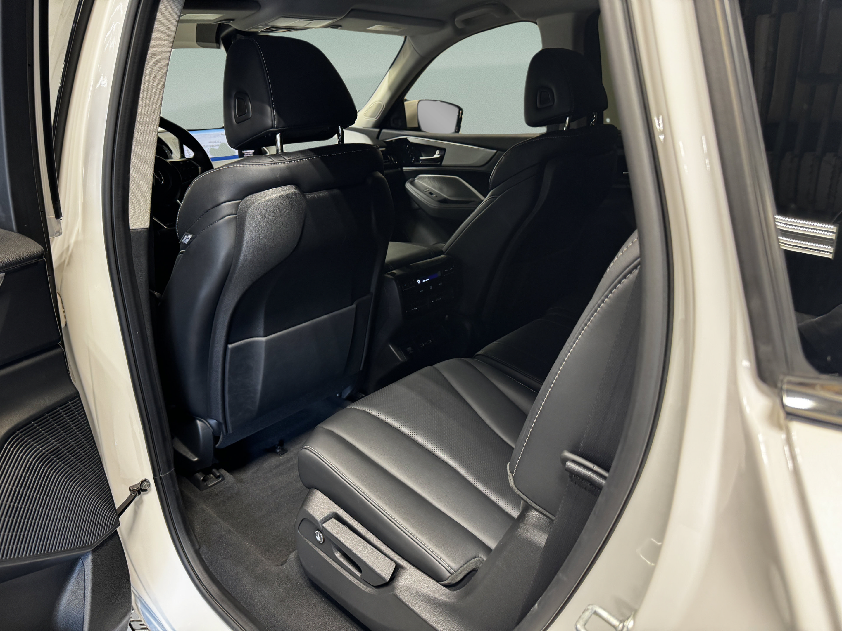 Certified 2024 Acura MDX w/ Technology Package FWD image 11
