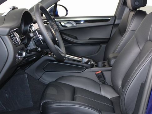 Certified 2025 Porsche Macan image 5