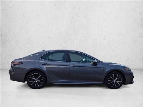 Used 2021 Toyota Camry SE FWD image 4