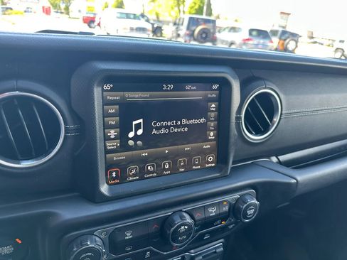 Used 2023 Jeep Wrangler Unlimited Sahara AWD/4WD image 15