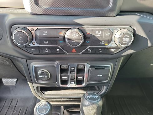 Used 2019 Jeep Wrangler Unlimited Sport S image 39