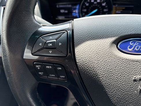 Used 2016 Ford Explorer XLT w/ Equipment Group 201A AWD/4WD image 18