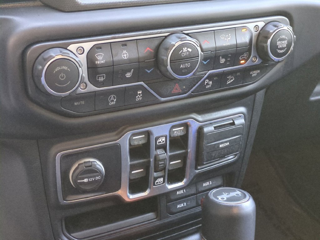 Used 2019 Jeep Wrangler Unlimited Sahara AWD/4WD image 26