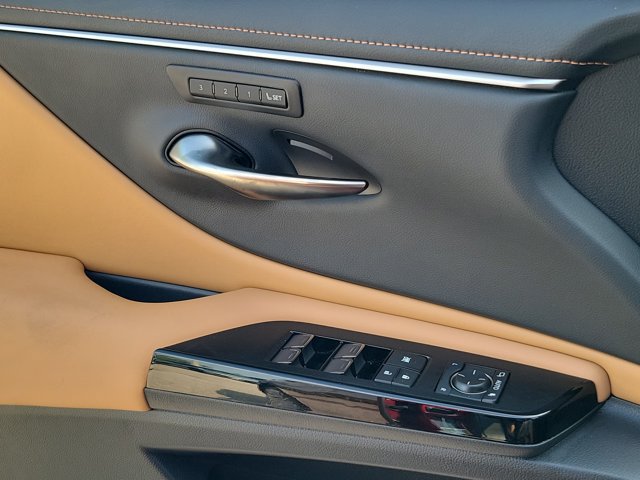 Used 2024 Lexus ES 350 w/ Technology Package FWD image 20