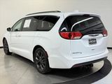 Certified 2018 Chrysler Pacifica Touring-L w/ Premium Audio Group image 5