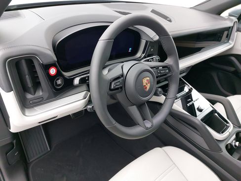 New 2026 Porsche Cayenne S image 18
