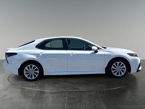 Used 2024 Toyota Camry SE FWD image 10
