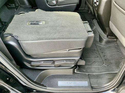 Used 2023 GMC Yukon SLT image 26