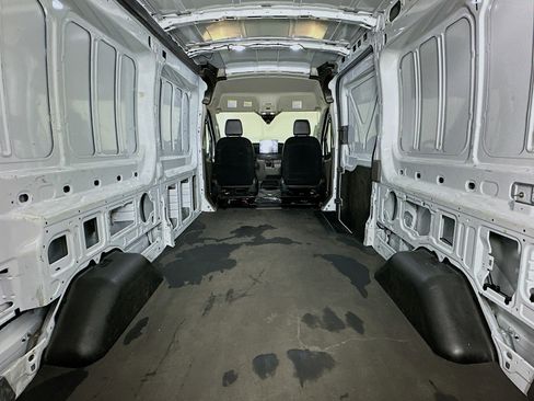 Used 2023 Ford E-Transit Medium Roof image 29