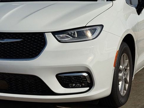 New 2026 Chrysler Pacifica Select FWD image 11