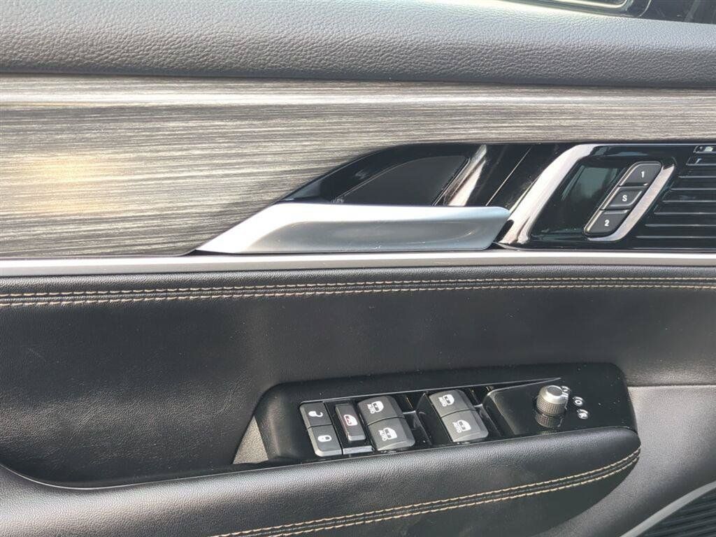 Used 2024 Jeep Wagoneer L Series II w/ Premium Group I AWD/4WD image 16